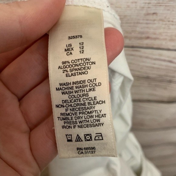 DKNY Jeans | White Cargo Capris - Picture 7 of 8